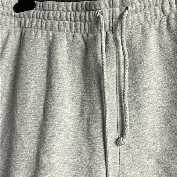 ARITZIA TNA Sweatpants w18” i29 - Picture 2 of 4